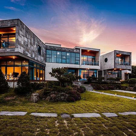 Cobeach Familiar Pension Seogwipo Ngoại thất bức ảnh