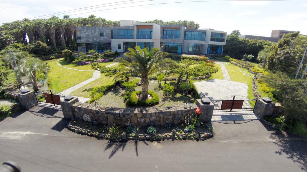 Cobeach Familiar Pension Seogwipo Ngoại thất bức ảnh