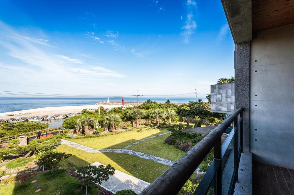 Cobeach Familiar Pension Seogwipo Ngoại thất bức ảnh